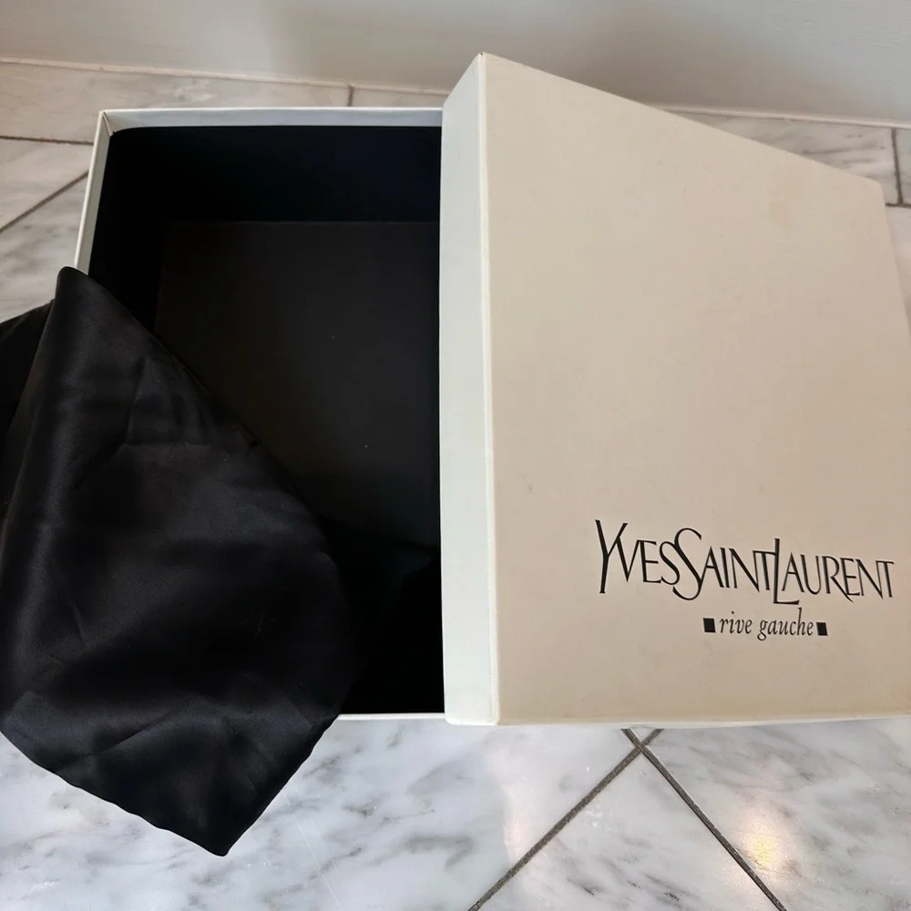 SOLD!  YSL Pump 38.5 - Picture 8 of 8